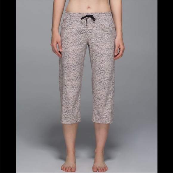 Lululemon Step Lively Crop Dottie Dash Grain - Picture 7 of 14